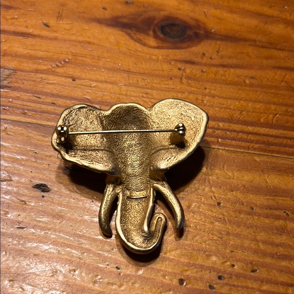 Gold Elephant Pin - Picture 2 of 4
